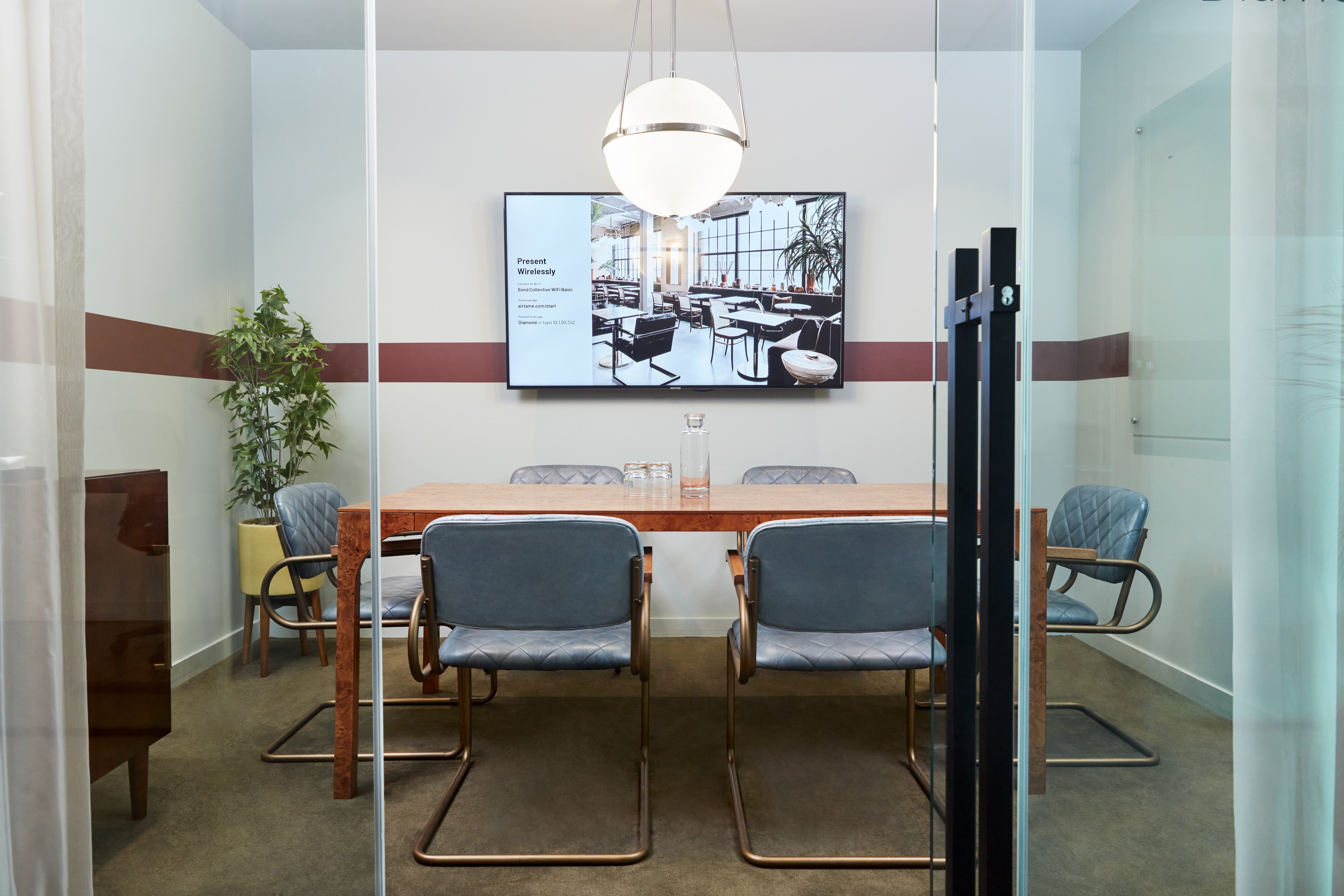 Diamond meeting room